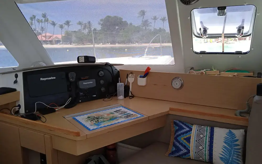 slider 29 Fountaine Pajot Helia 44