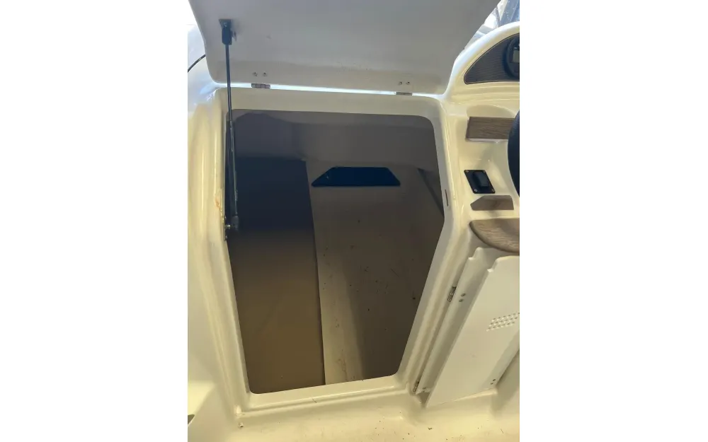 B2 MarineB2 Marine 552 Open