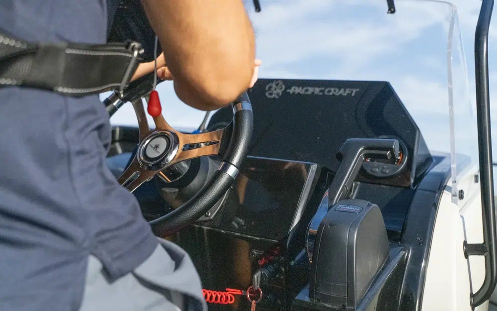 slider 3 Pacific Craft 640 open