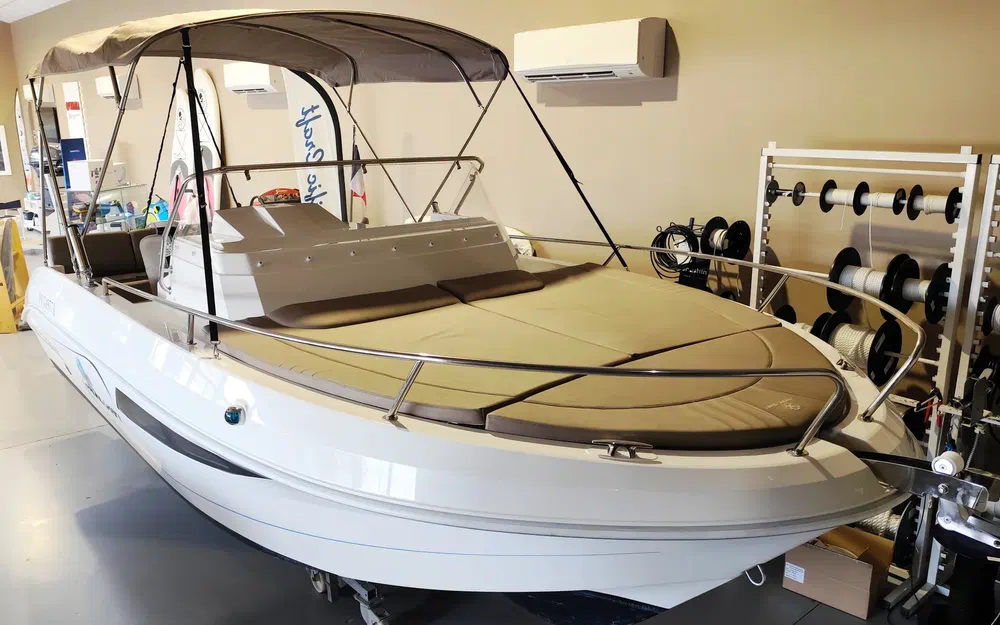 slider 3 Pacific Craft 630 SC