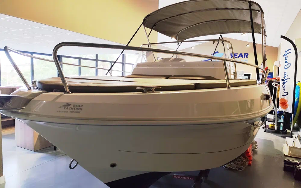 slider 2 Pacific Craft 630 SC