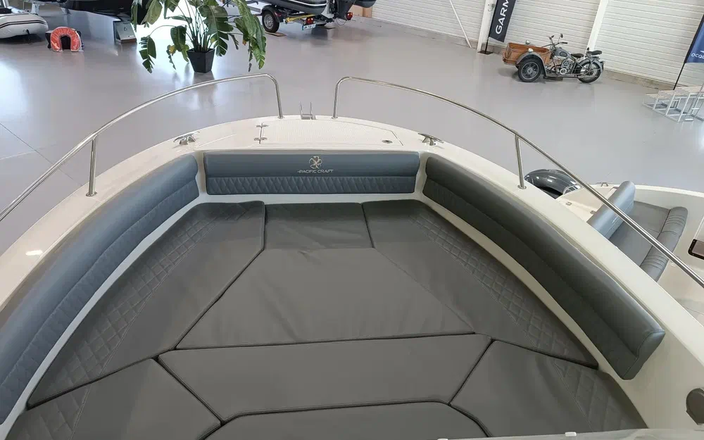 slider 12 Pacific Craft 750 Open