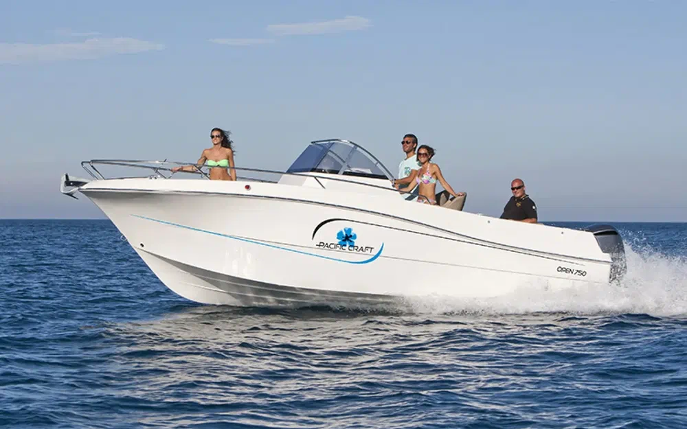 slider 6 Pacific Craft 750 Open