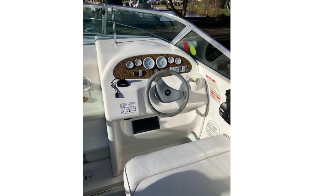 slider 0 Sea Ray  215 Express Cruiser