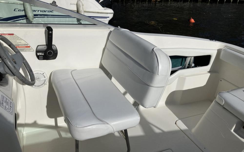 slider 2 Sea Ray  215 Express Cruiser