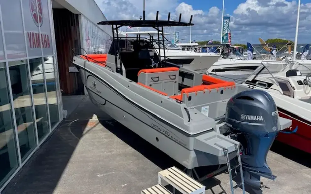 slider 0 Pacific Craft  750 Open - null