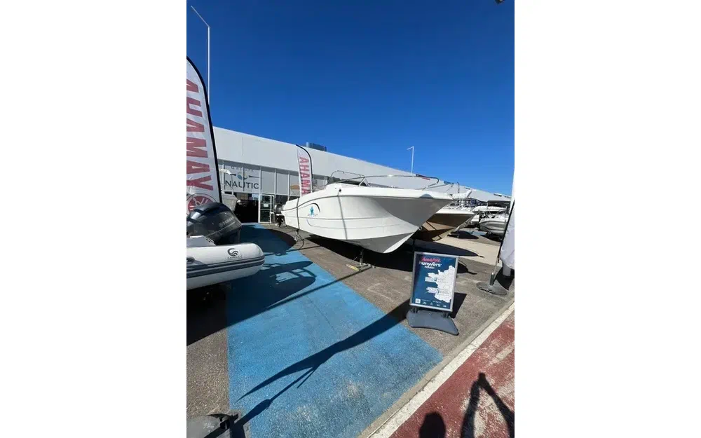 slider 0 Pacific Craft 750 Open