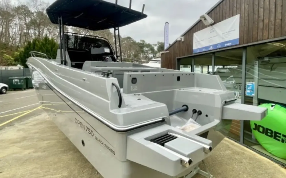 slider 3 Pacific Craft  750 Open - null