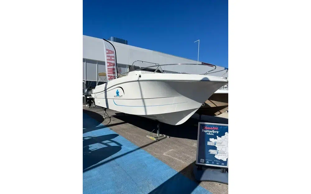slider 1 Pacific Craft 750 Open