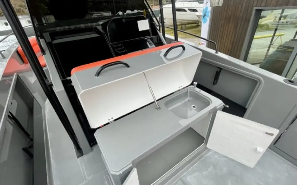 slider 4 Pacific Craft  750 Open - null