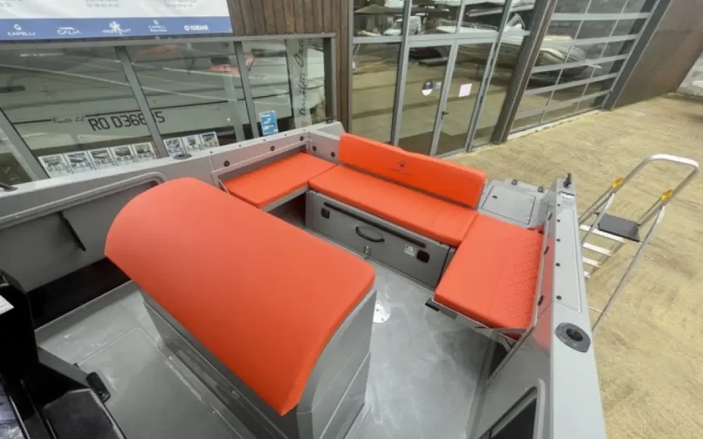 slider 6 Pacific Craft  750 Open - null
