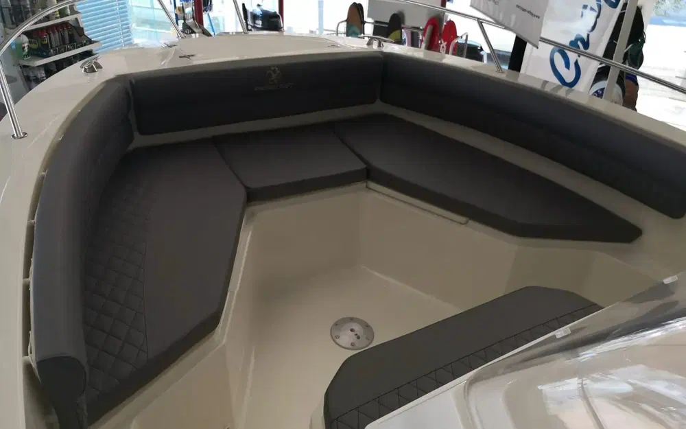 slider 7 Pacific Craft 750 Open