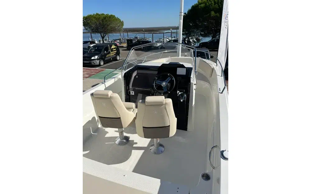 slider 2 Pacific Craft 670 Open