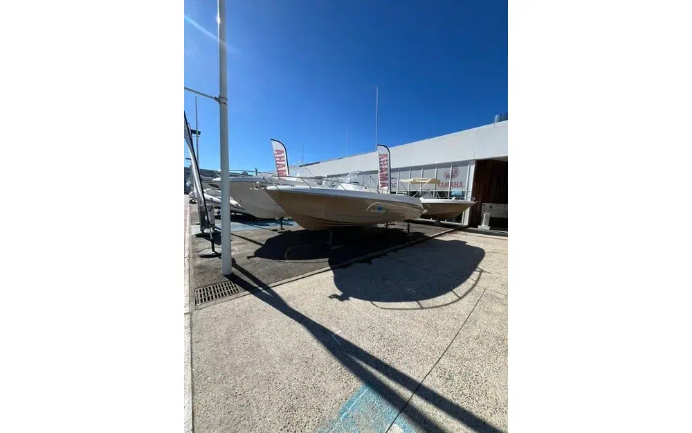 slider 4 Pacific Craft 670 Open
