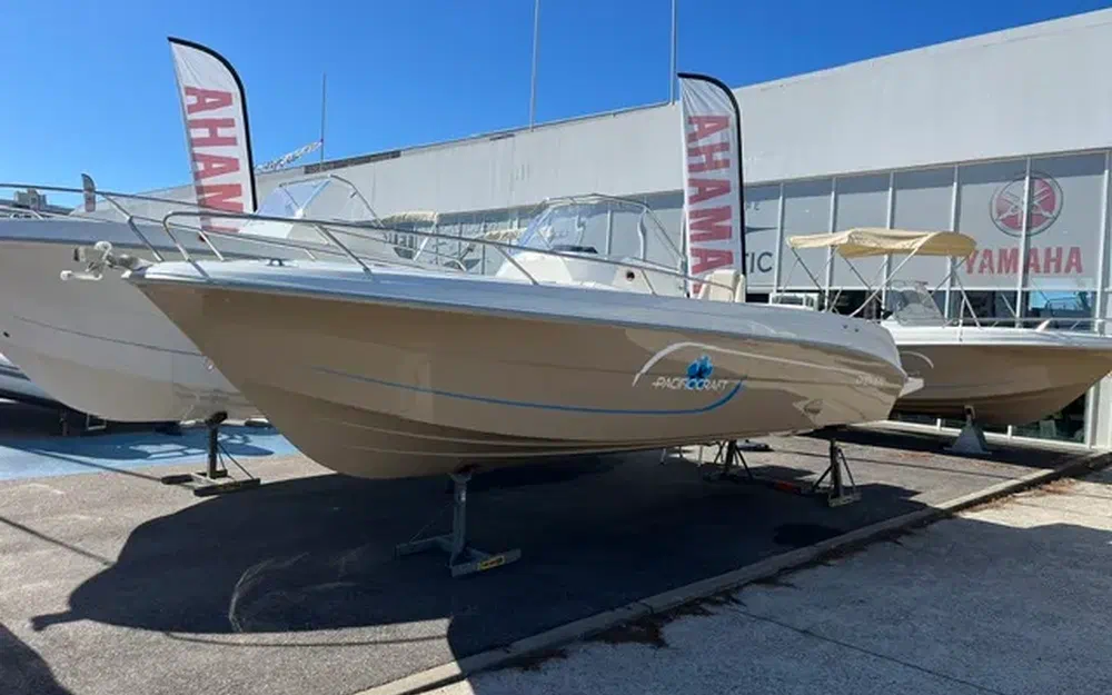 slider 5 Pacific Craft 670 Open