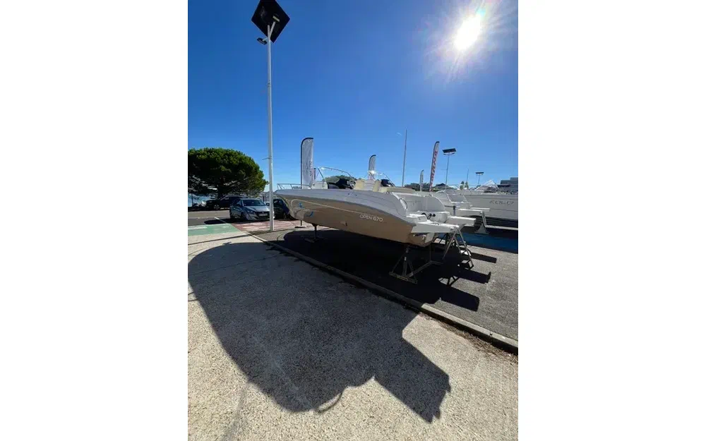 slider 7 Pacific Craft 670 Open