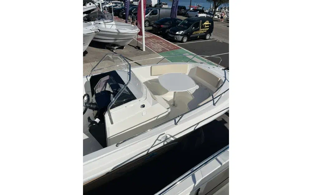 slider 1 Pacific Craft 670 Open
