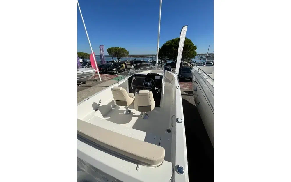 slider 9 Pacific Craft 670 Open