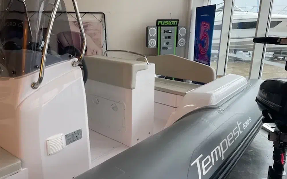 slider 1 Capelli Tempest 630S