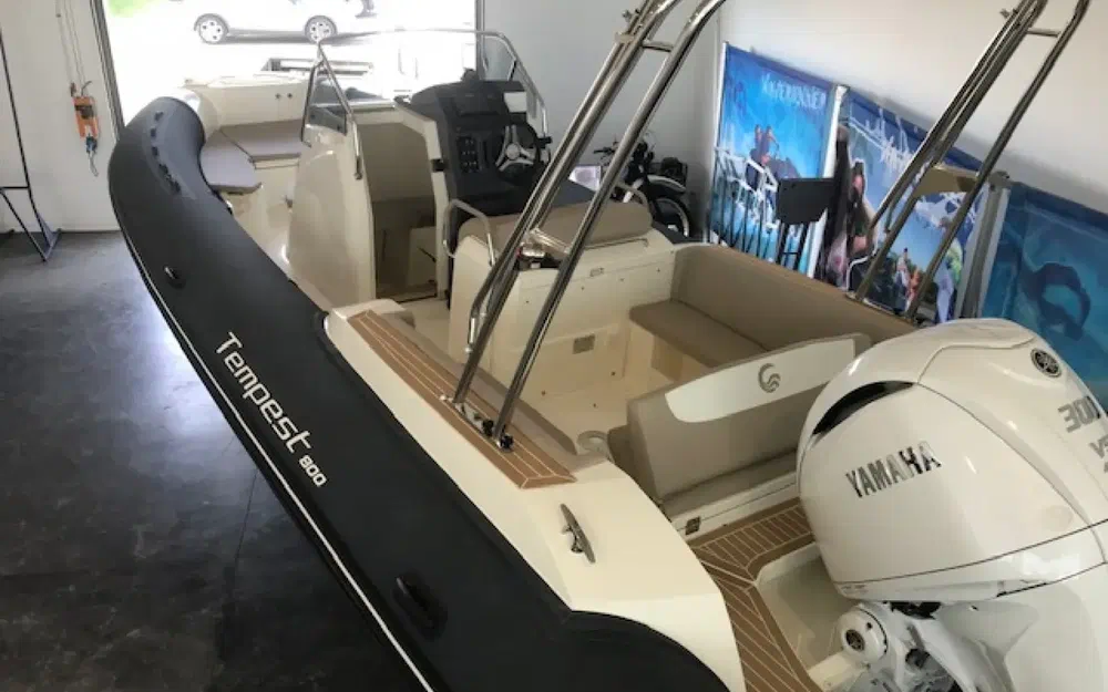 slider 1 Capelli Tempest 800