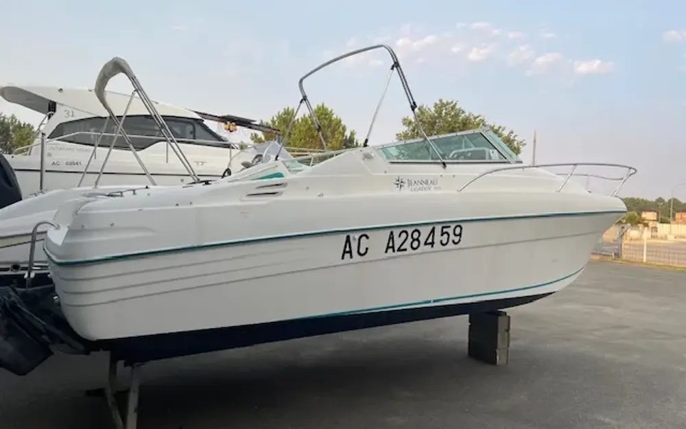 slider 7 Jeanneau Leader 705
