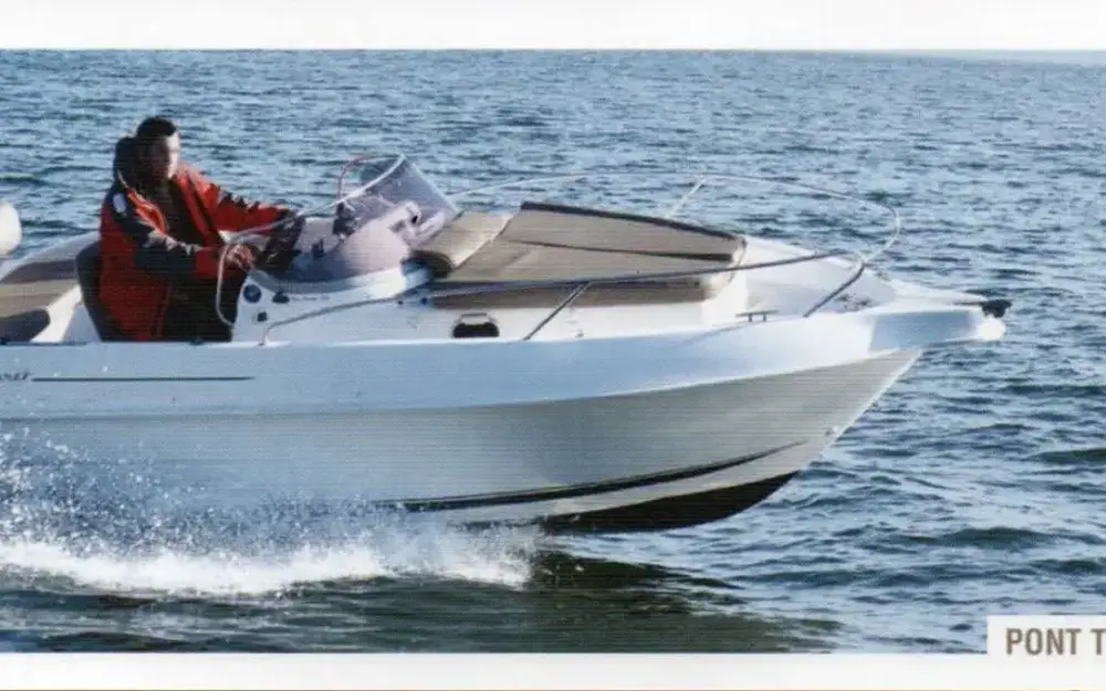 B2 MarineCap Ferret 572 Cruiser