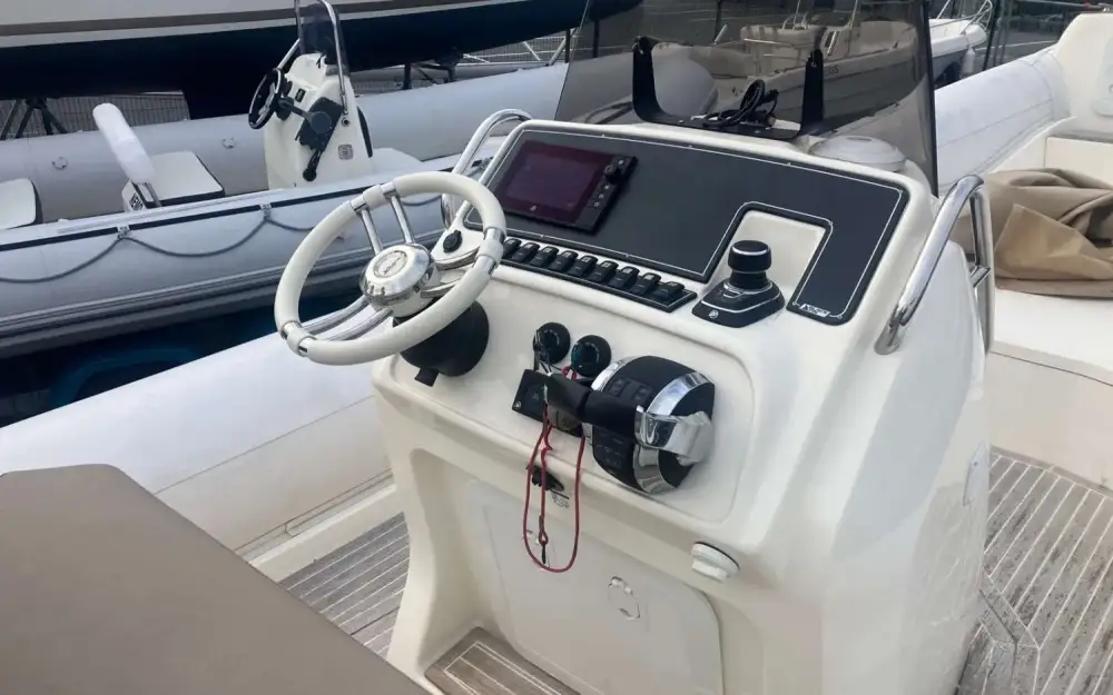 slider 13 Nuova Jolly Blackfin 9 Elegance