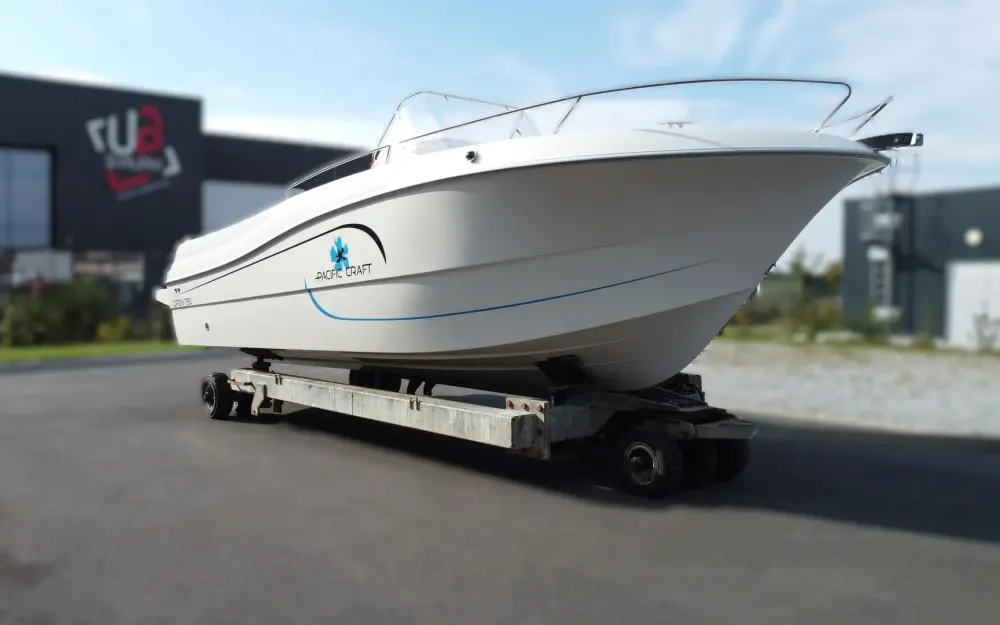 slider 4 Pacific Craft  750 Open - null