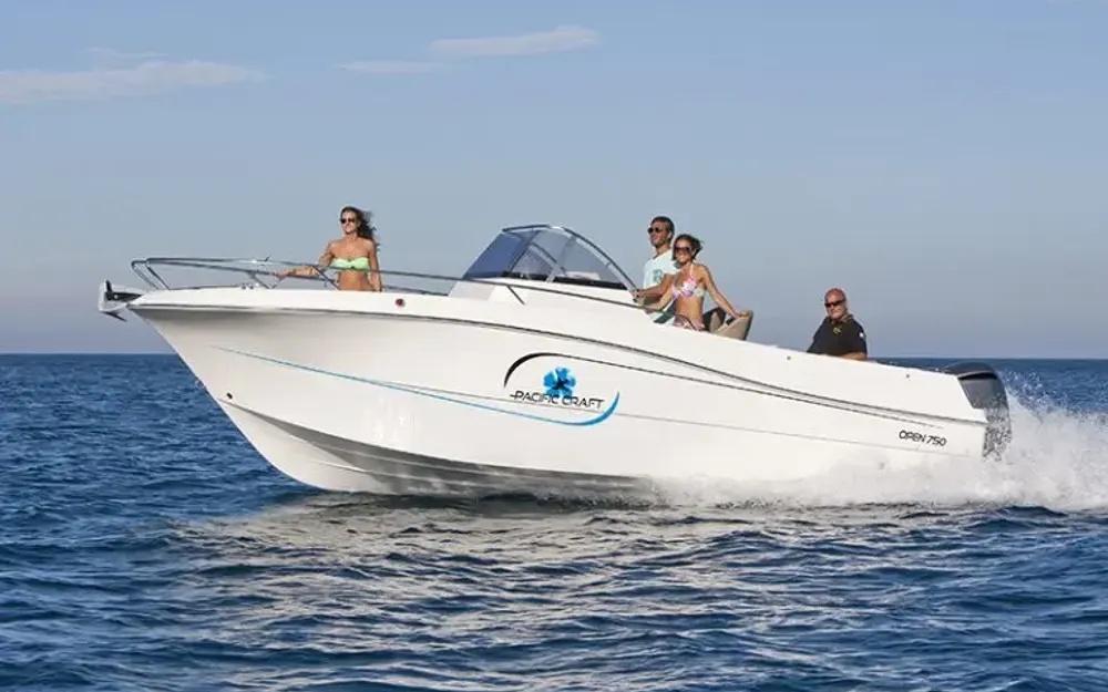 slider 12 Pacific Craft  750 Open - null