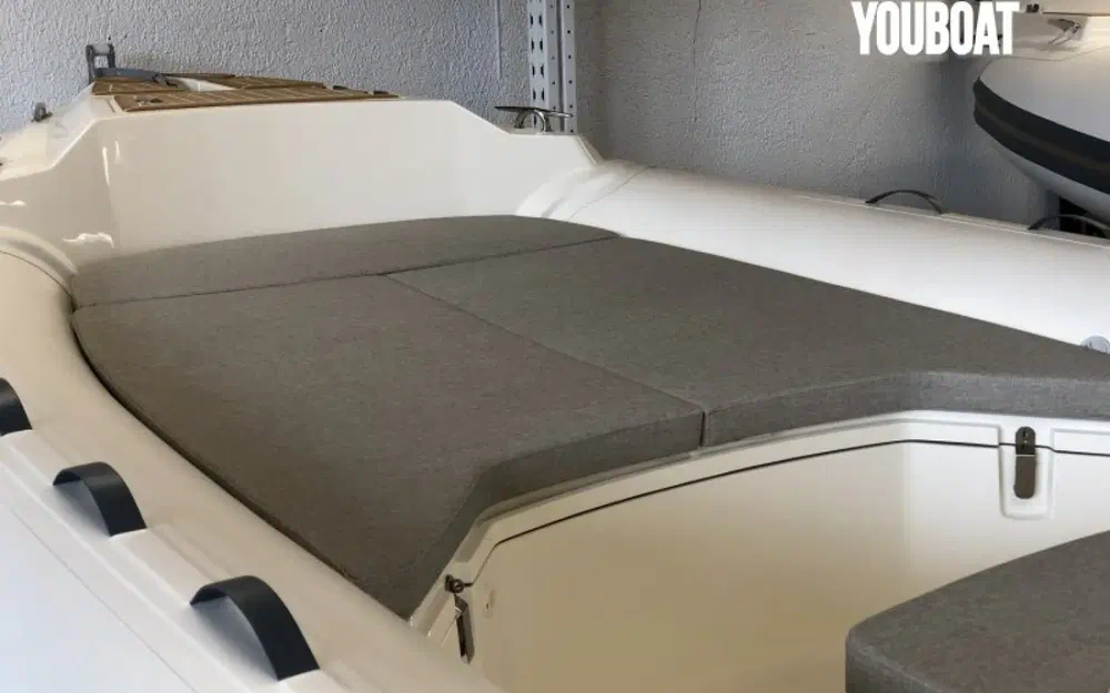 slider 4 Capelli Tempest 700