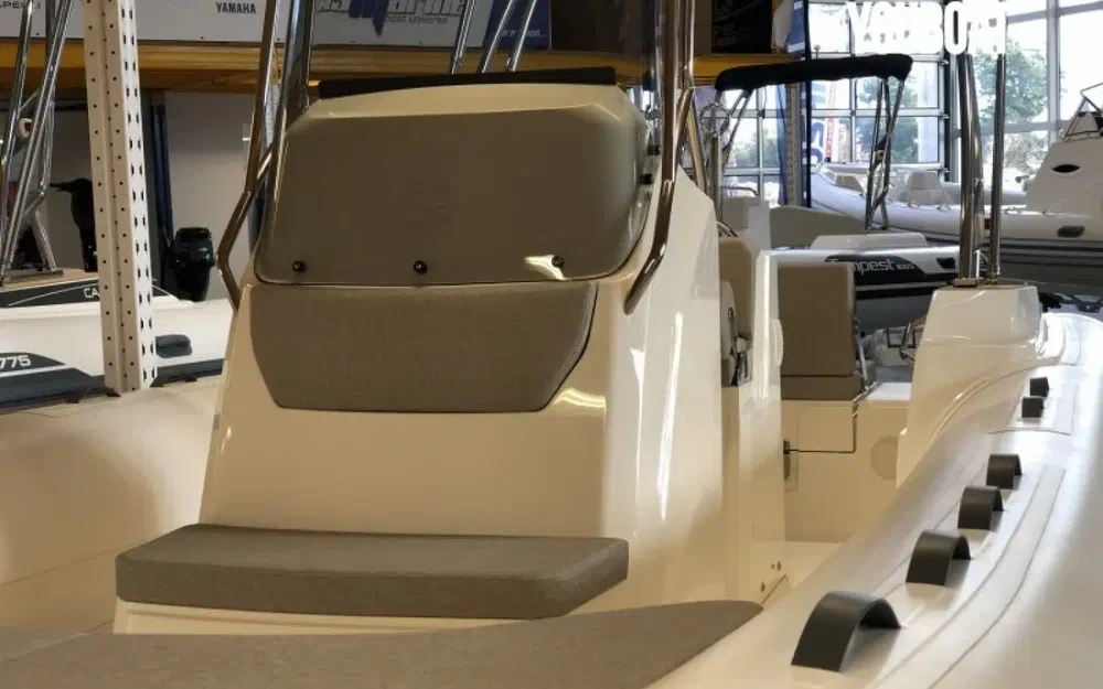 slider 6 Capelli Tempest 700