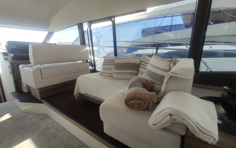 slider 8 Jeanneau Prestige 520 Fly - null