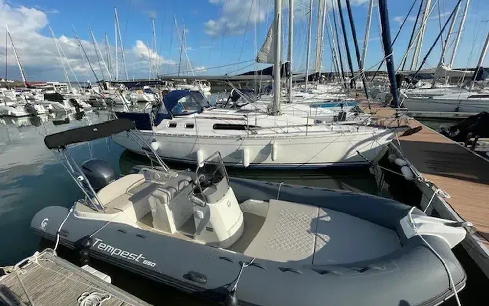 slider 5 Capelli Tempest 650 Open