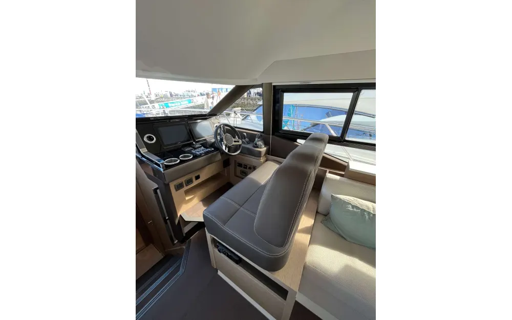 slider 23 Jeanneau Prestige 460 Fly - null