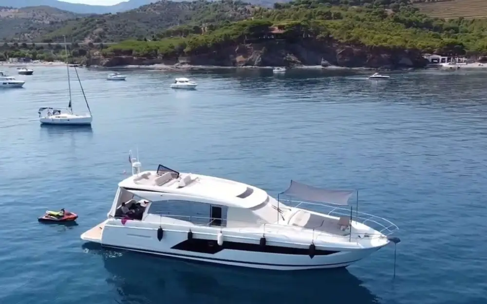 JeanneauPrestige 590 S