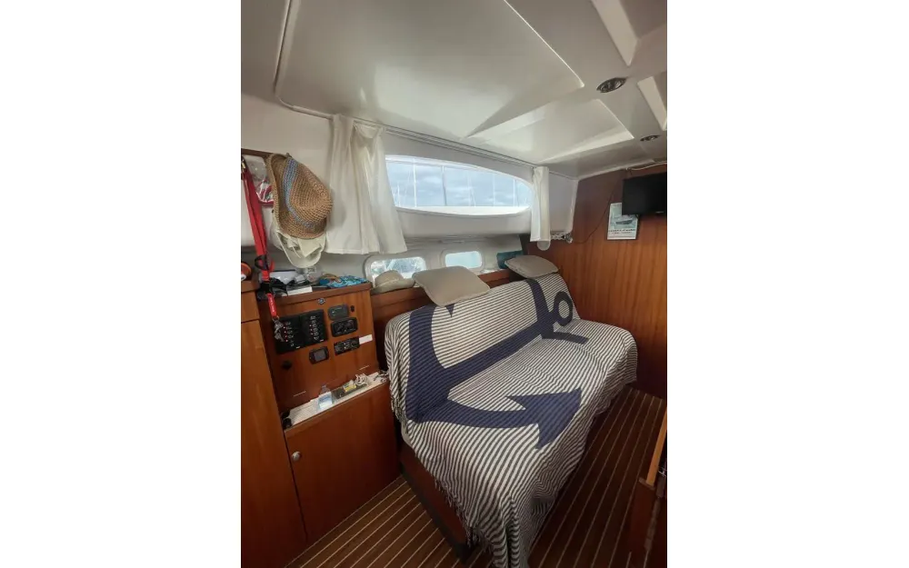 slider 6 Delphia  1050 Escape - null