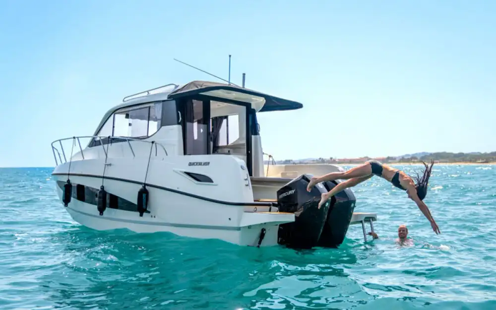 QuicksilverActiv 905 Weekend
