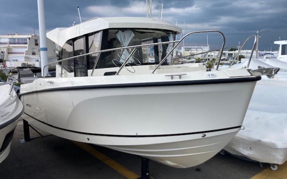 slider 1 Quicksilver Captur 805 Pilothouse