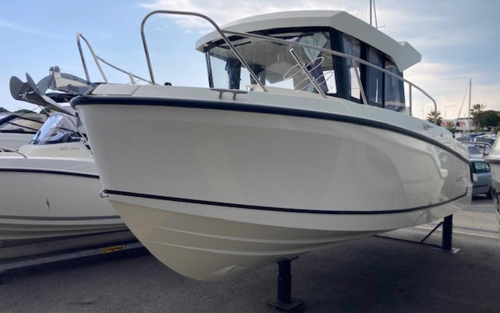 slider 2 Quicksilver Captur 805 Pilothouse