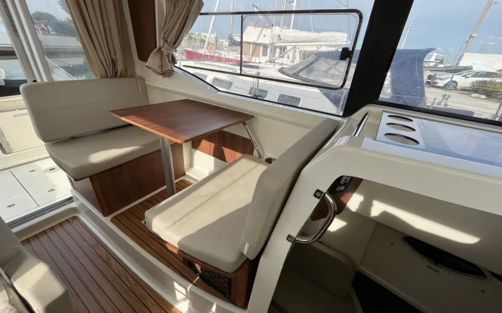 slider 10 Quicksilver  905 Pilothouse - null