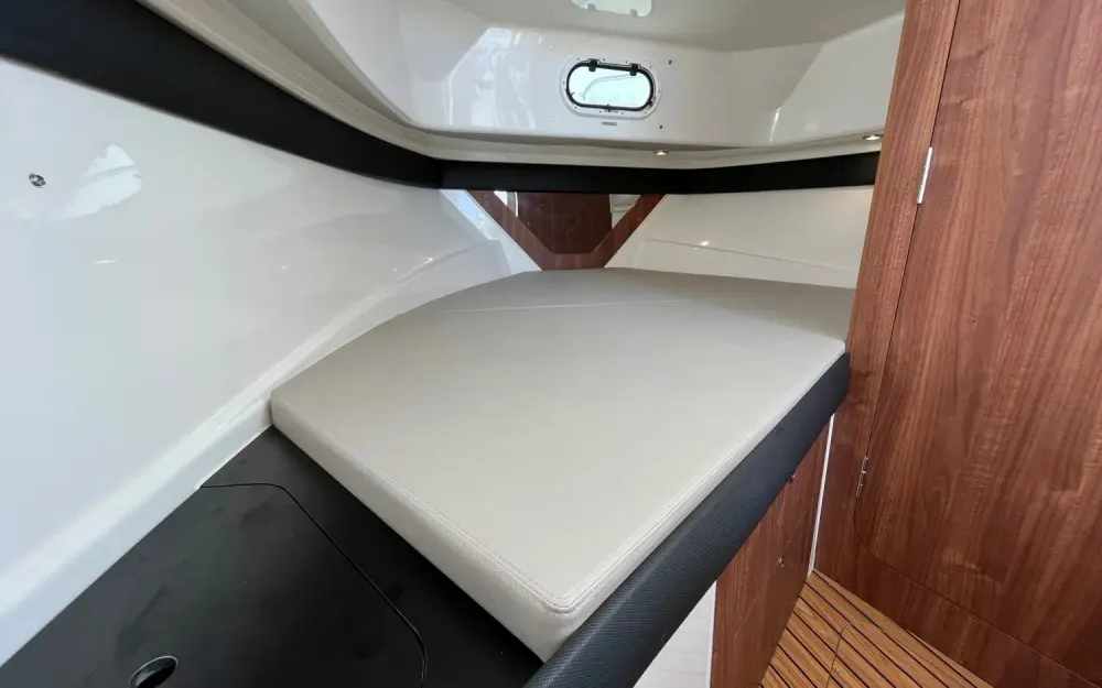 slider 12 Quicksilver  905 Pilothouse - null