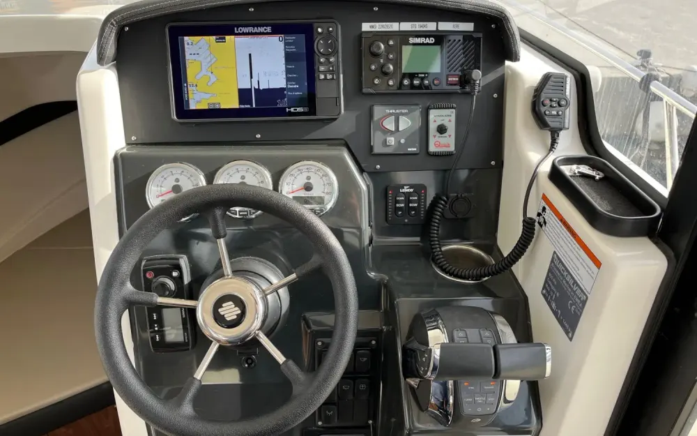 slider 14 Quicksilver  905 Pilothouse - null
