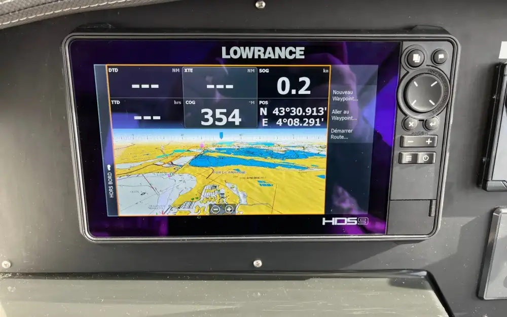 slider 16 Quicksilver  905 Pilothouse