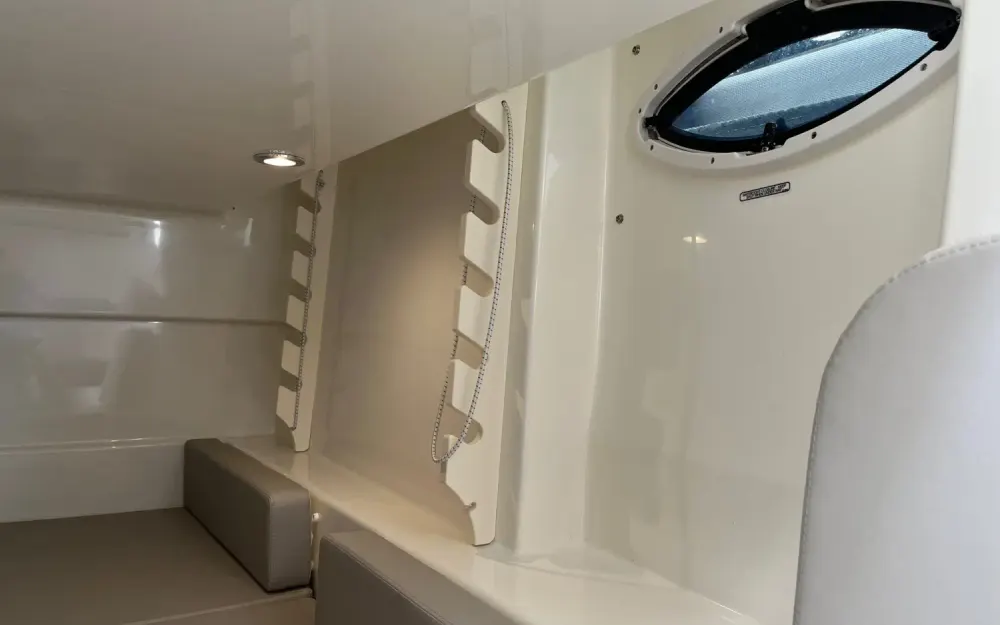 slider 18 Quicksilver  905 Pilothouse - null