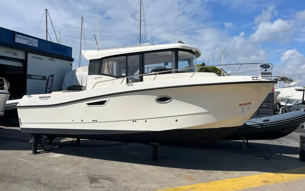 slider 1 Quicksilver  905 Pilothouse - null