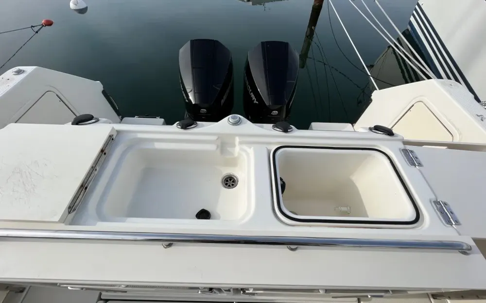 slider 5 Quicksilver  905 Pilothouse - null