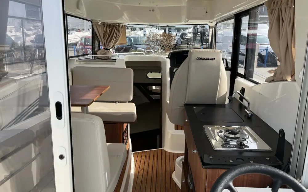 slider 7 Quicksilver  905 Pilothouse - null