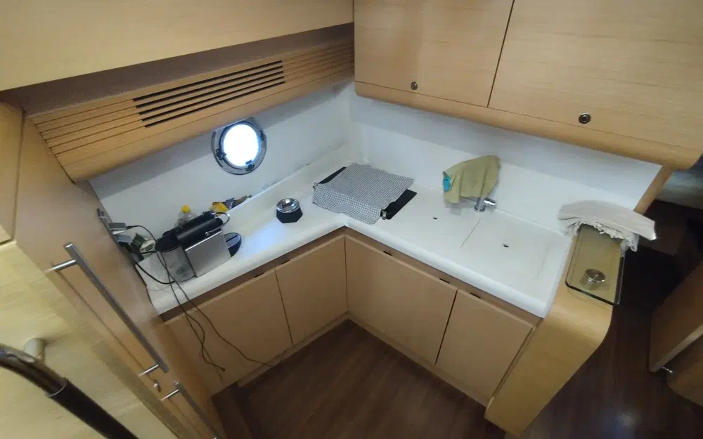 slider 3 Beneteau Monte Carlo 42