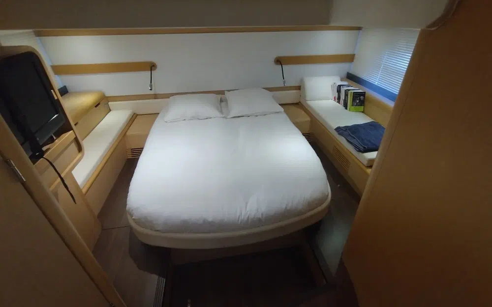 slider 5 Beneteau Monte Carlo 42