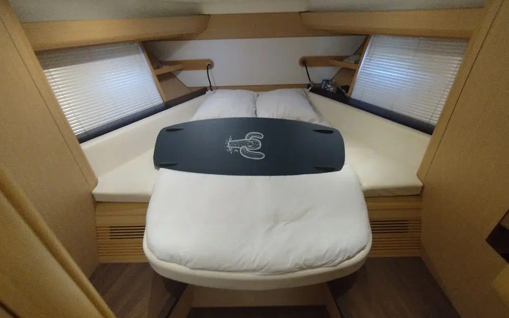 slider 6 Beneteau Monte Carlo 42